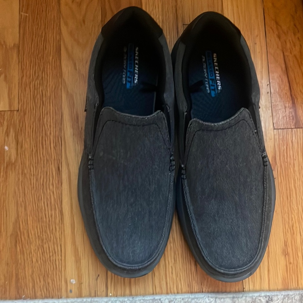 Men’s sketchers memory foam shoes